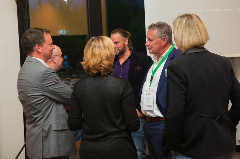 /images/slider-imgs-xs/117_Foto Loeffler_Weconact.jpg